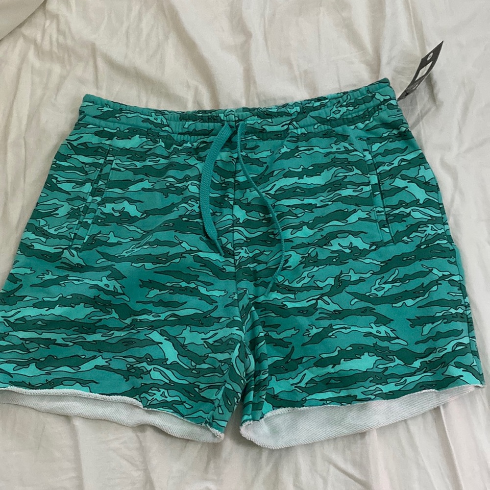 ETHIKA teal green mint camo sweat shorts size Medium. Women’s raw edge shorts